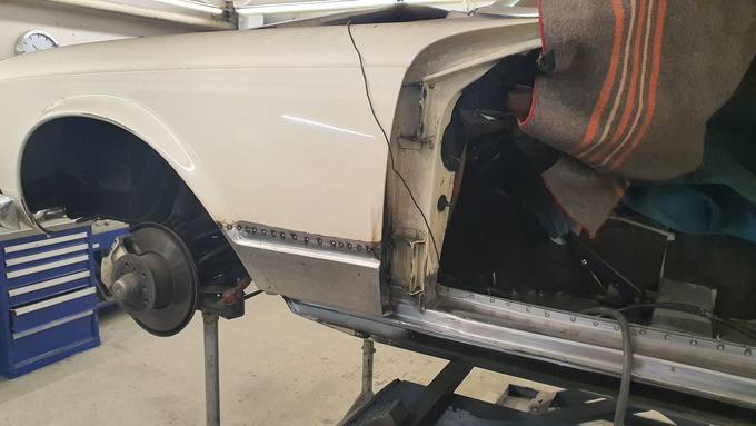 Mercedes Pagode – Restauration bei der Carrosserie Helg