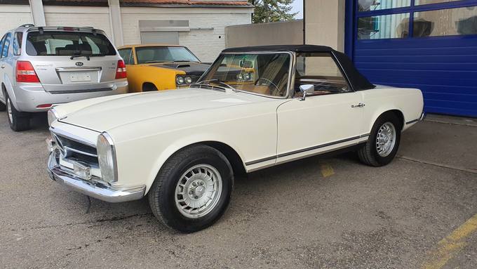 Mercedes Pagode – Restauration bei der Carrosserie Helg