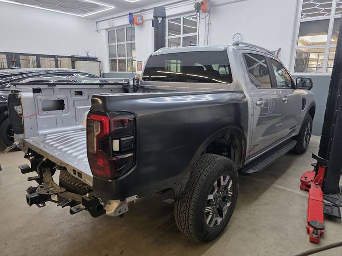 Ford Ranger Raptor – Arbeit der Carrosserie Helg