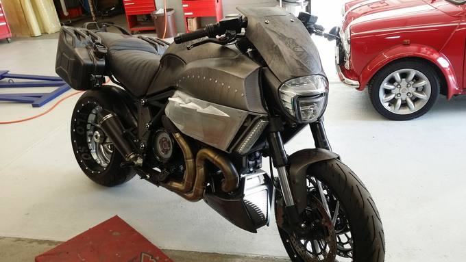Motorräder – Arbeit der Carrosserie Helg